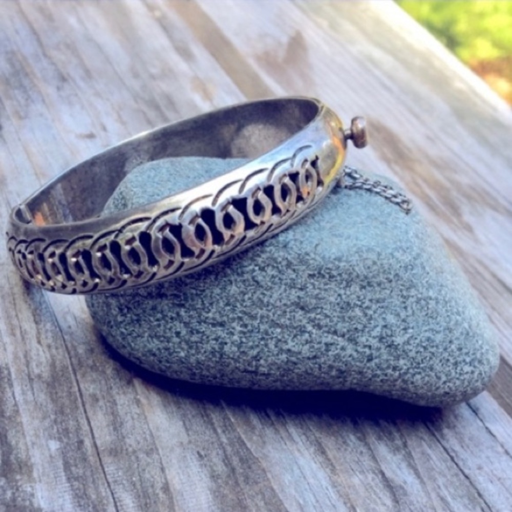 BRACELET 925 Vintage TAXCO Mexico Sterling Silver Hinged Pierced Design Bangle